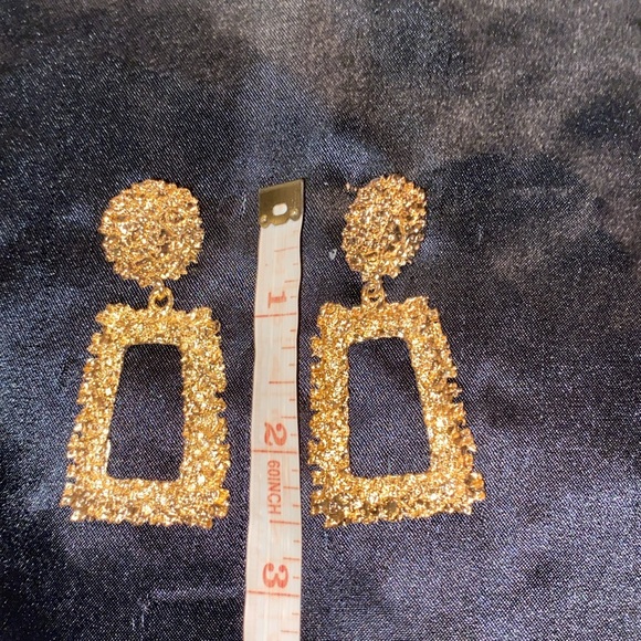 New Oversized Gold-Tone Textured Rectangle Dangle Earrings Costume Jewelry - Picture 3 of 8